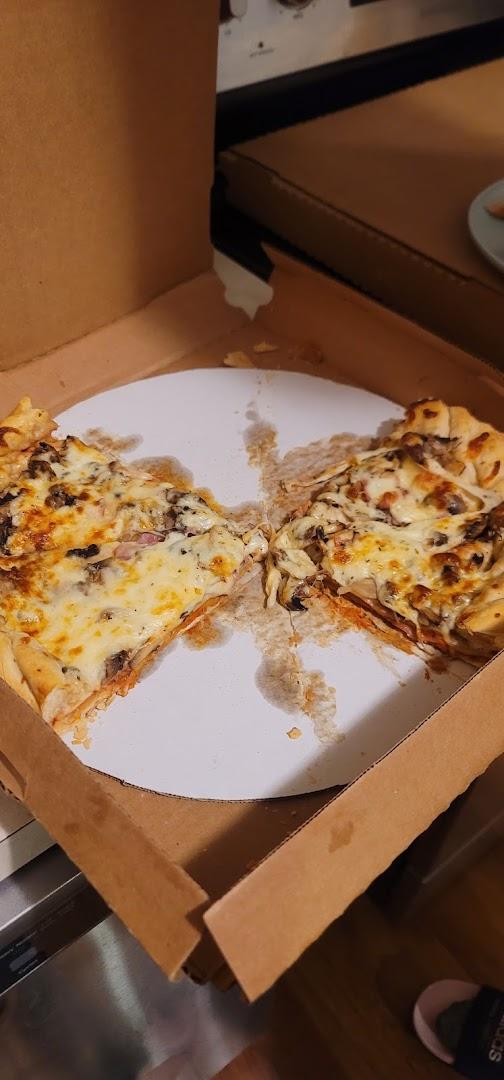 Arnie's Pizza